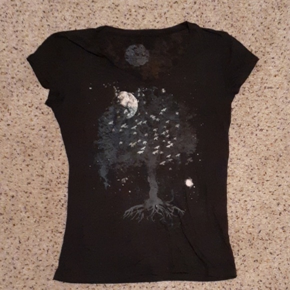 T-Shirt - Picture 1 of 2